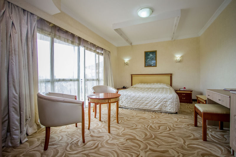 City Royal Resort Hotel Kyambogo  Exterior photo