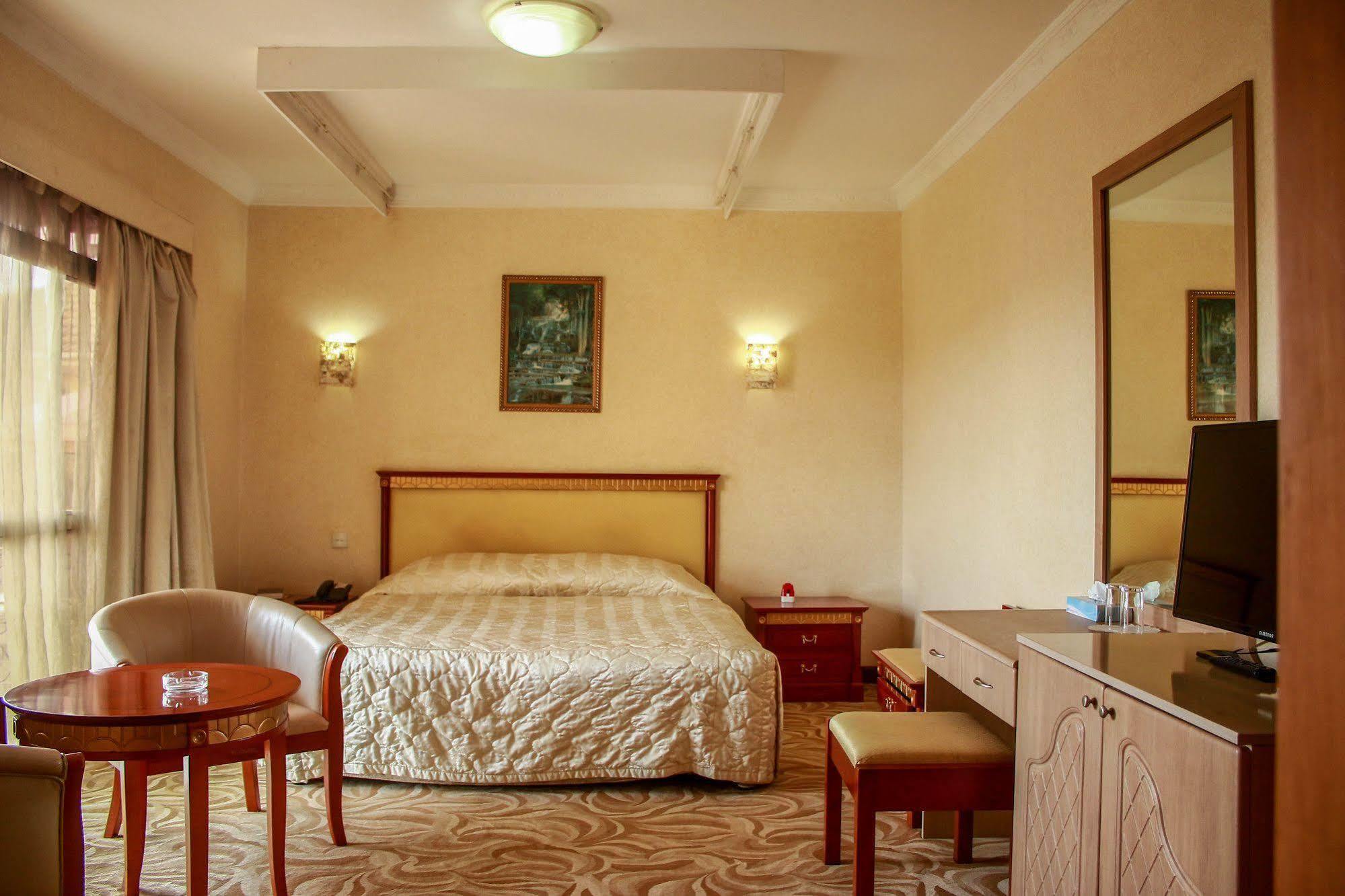 City Royal Resort Hotel Kyambogo  Exterior photo